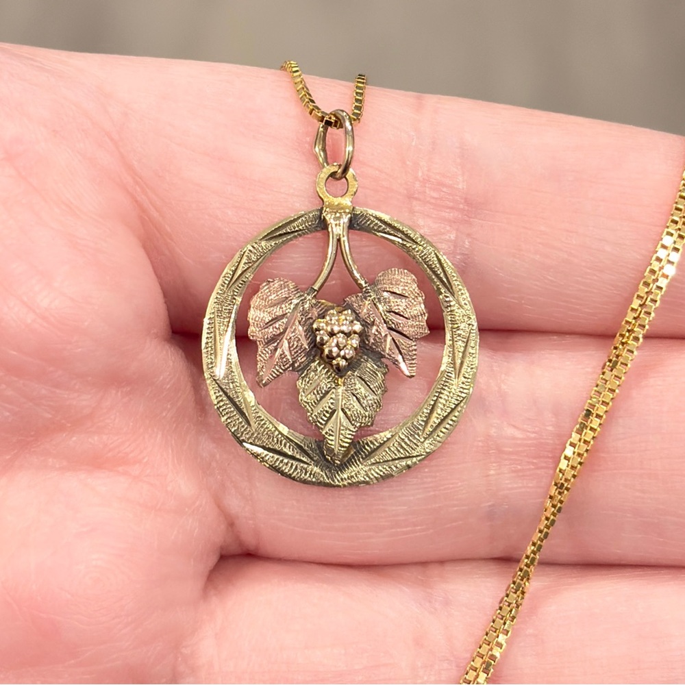 Vintage 10K Black Hills Gold Pendant, Mid Century, Classic Filigree Design - Picture 5 of 15
